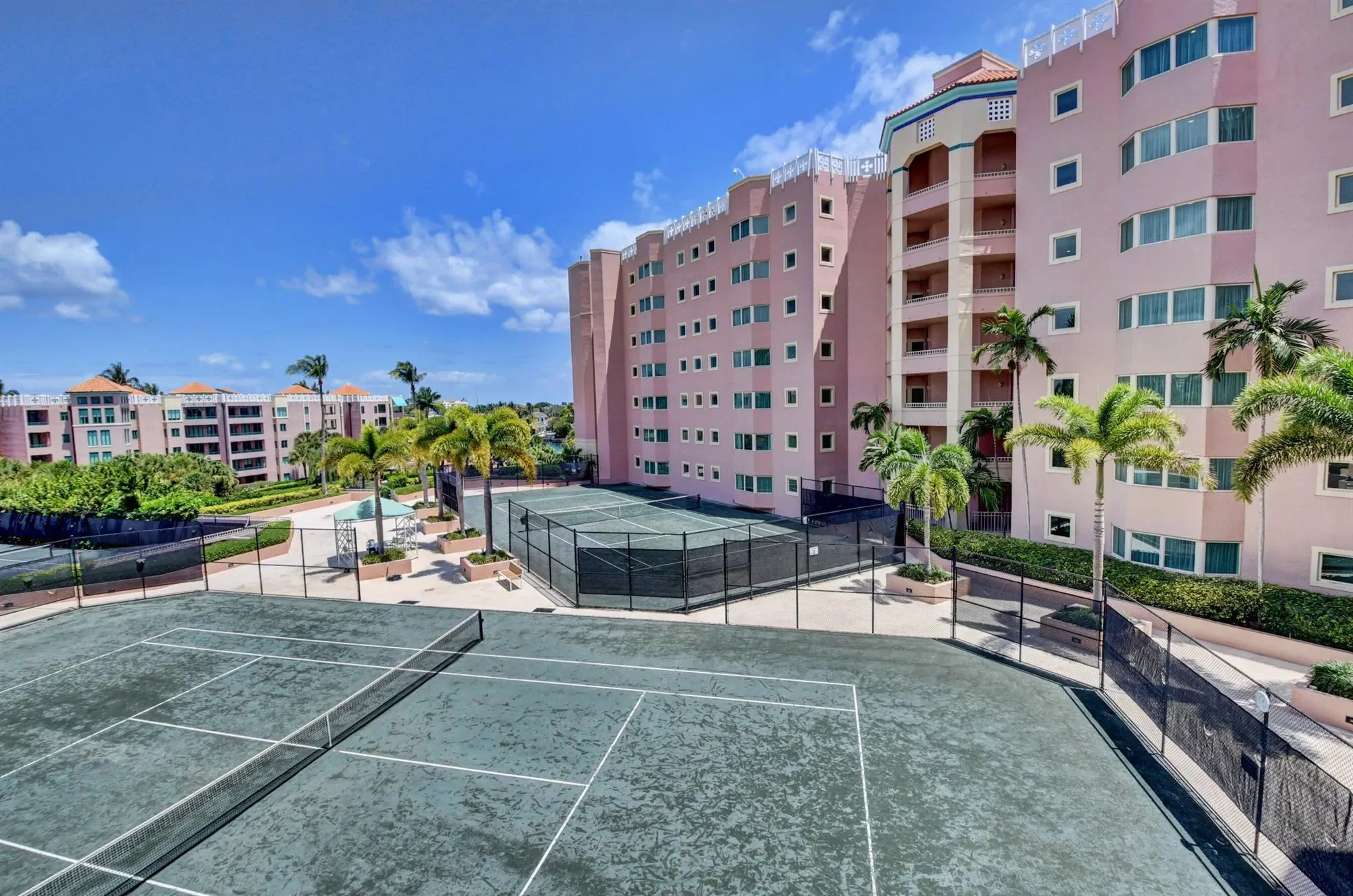 Exterior photo 10