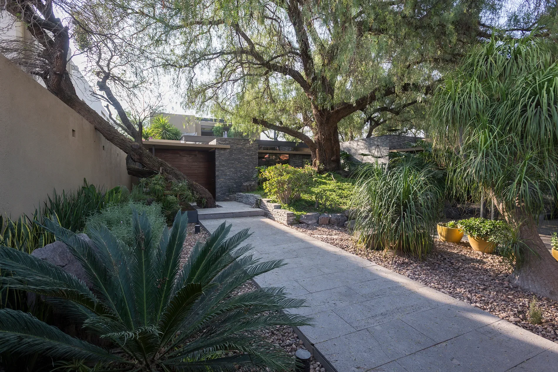 Exterior photo 1