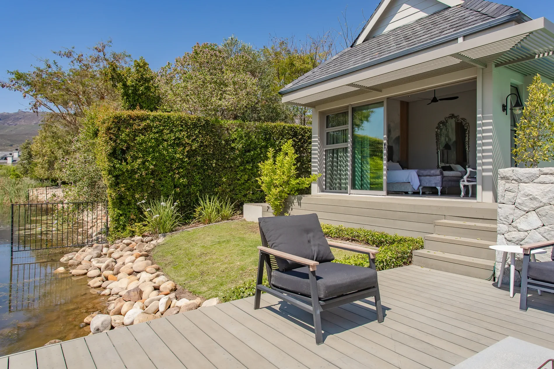 Exterior photo 6