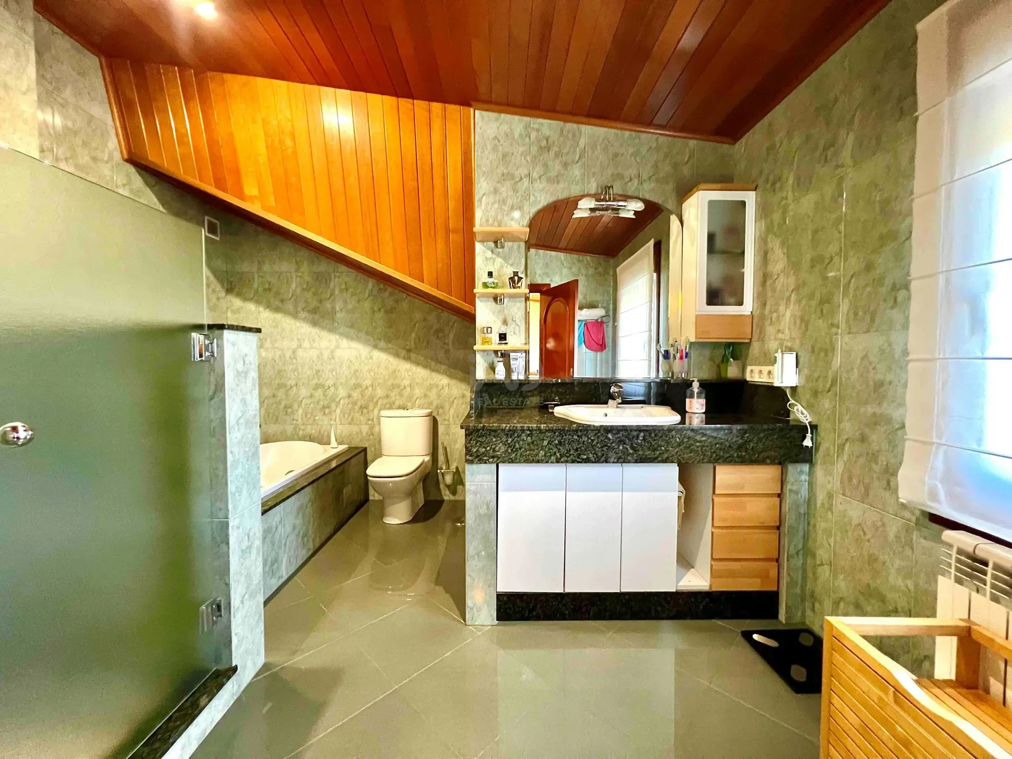 Gallery photo 4
