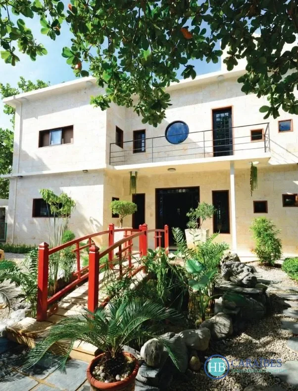 Exterior photo 2