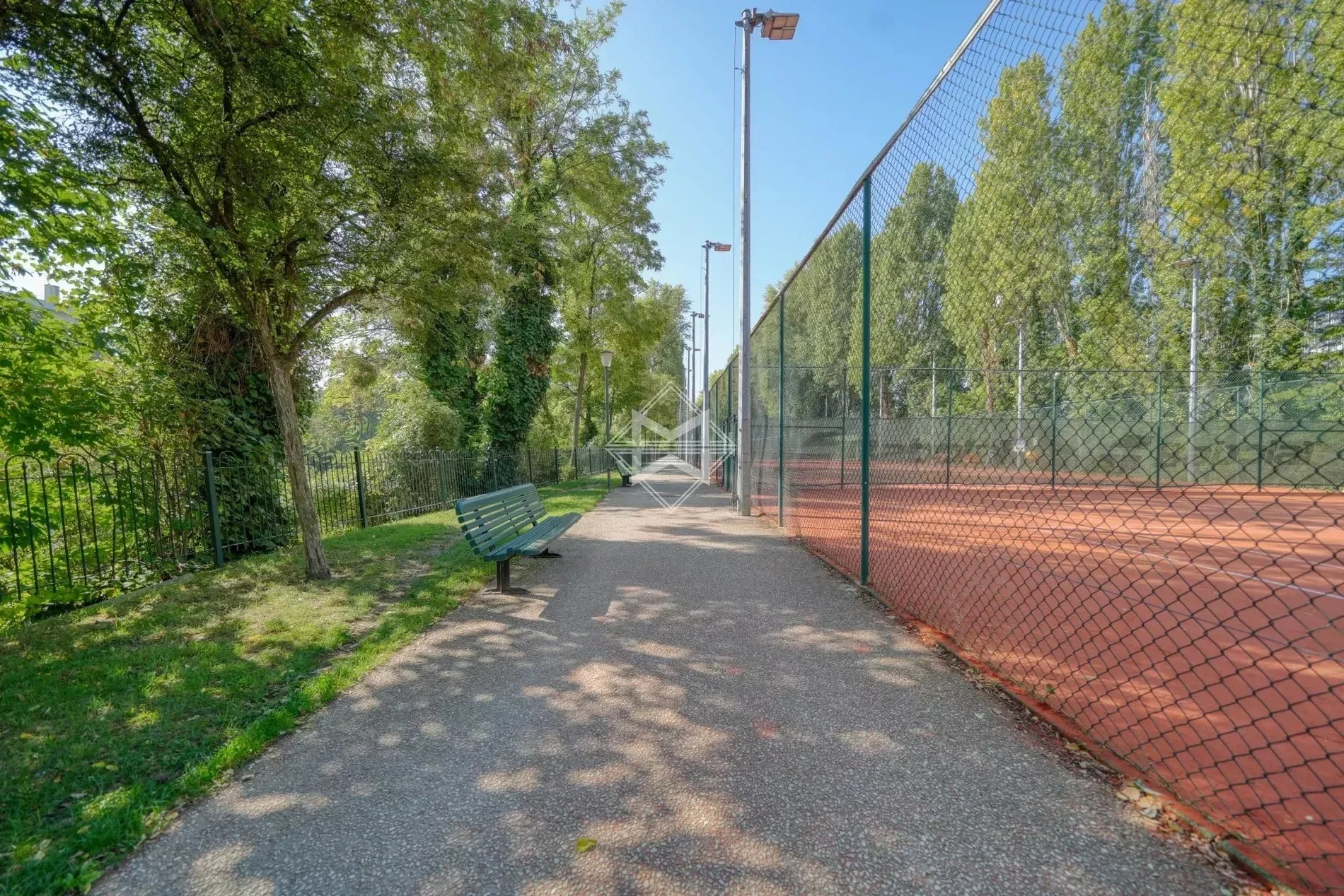 Contemporary Waterfront Home – Île de la Jatte – On the Banks of the Seine