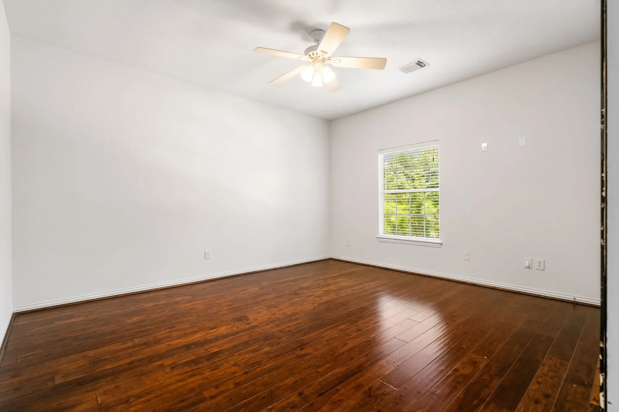 187 E Lansdowne Circle, The Woodlands, TX 77382, The Woodlands, Texas, United States. - Photo 27