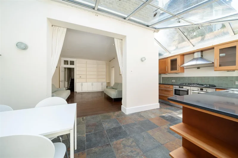 Addison Gardens, London, W14, London, England, United Kingdom. - Photo 2