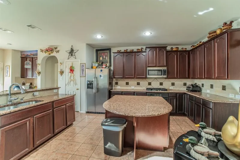 2335 Shackleford Trail, Grand Prairie, TX 75052, Grand Prairie, Texas, United States. - Photo 13