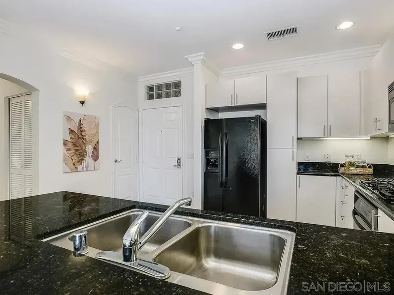 525 11th Ave Unit# 1405, San Diego, CA 92101, San Diego, California, United States. - Photo 25