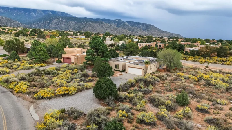 925 TRAMWAY Lane NE, Albuquerque, NM 87122, Albuquerque, New Mexico, United States. - Photo 38