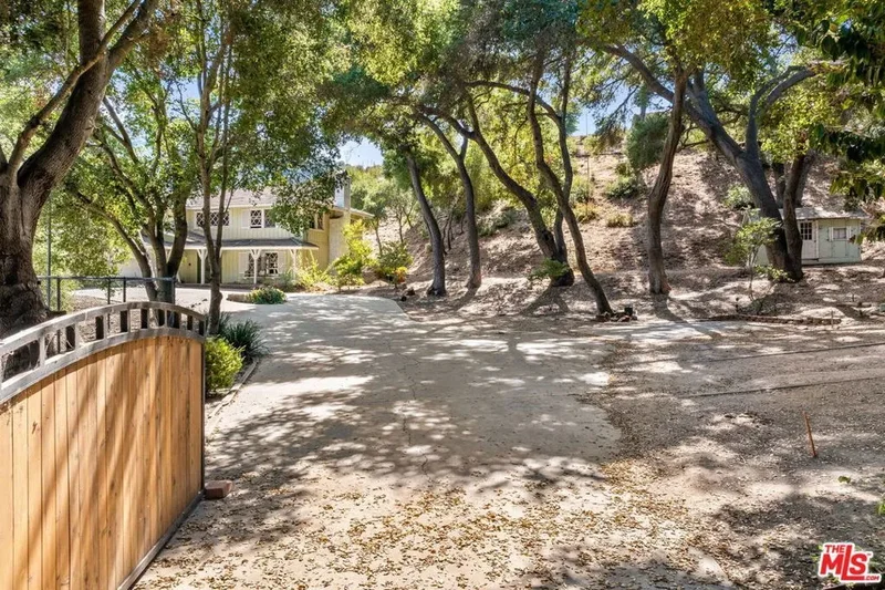 730 Crater Camp Drive, Hidden Hills, California, United States. - Photo 7