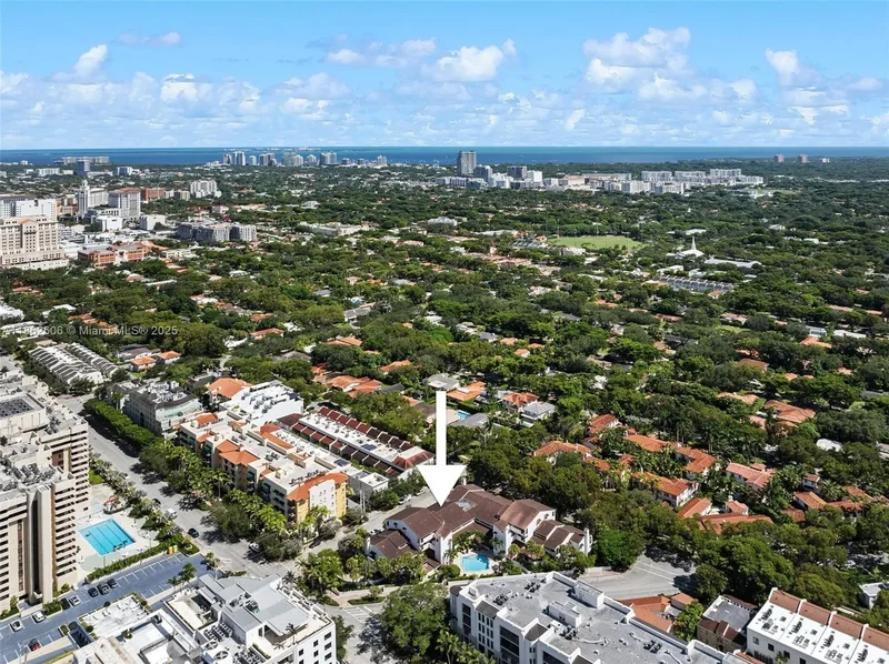 2600 Cardena St 11, Coral Gables, Florida, United States. - Photo 2