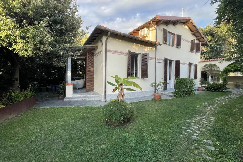 Single Villa for Sale in Pietrasanta - Marina Di Pietrasanta - Ref: 1399G