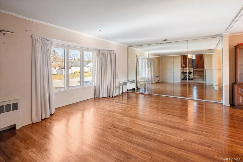 19 Birchwood Park Drive, Syosset, New York, United States. - Photo 25