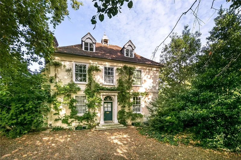 West Hall Road, Kew, TW9, Richmond, England, United Kingdom. - Photo 2