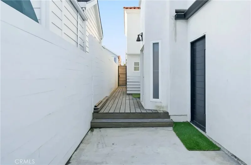 32 56th, Signal Hill, California, United States. - Photo 37
