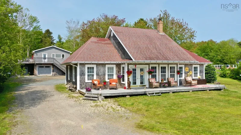 Living on the Peaceful LaHave River
