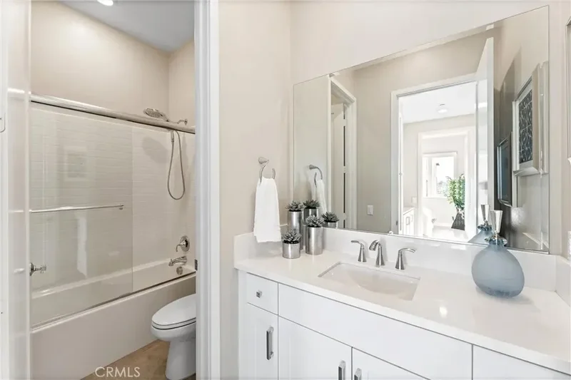 419 Transport, Tustin, California, United States. - Photo 32