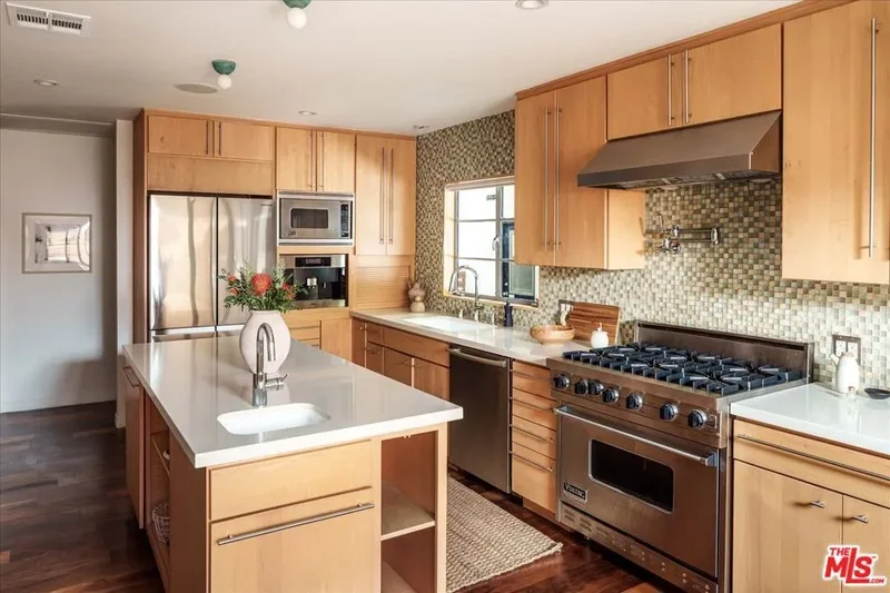 2409 N Vermont Avenue, Los Angeles, California, United States. - Photo 13