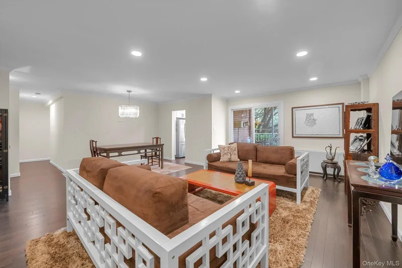 1390 Broadway, 107 - Hewlett, New York