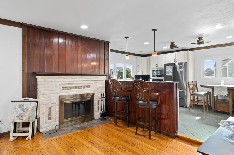 661 Bay 6th Street, West Islip, NY 11795, West Islip, New York, United States. - Photo 25
