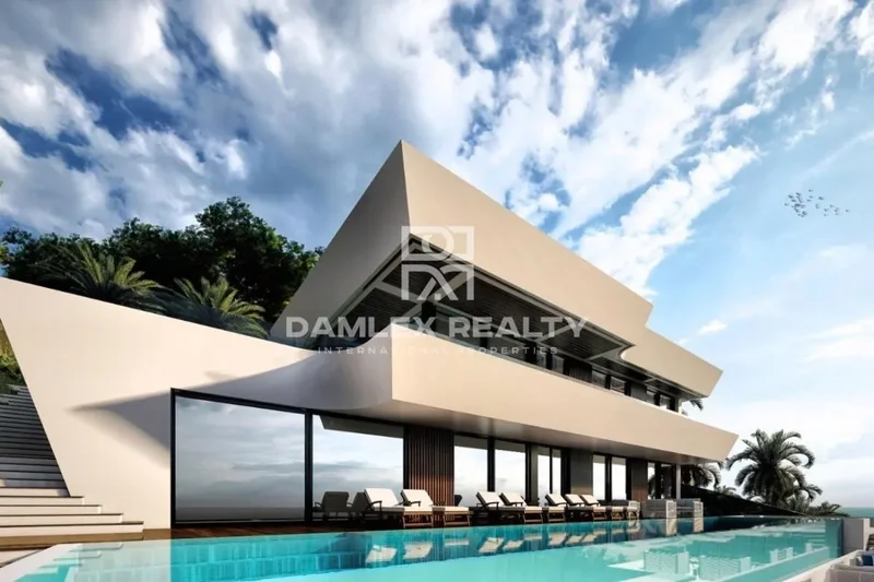 Luxurious property under construction on the seafront in the exclusive urbanization of Punta Brava,