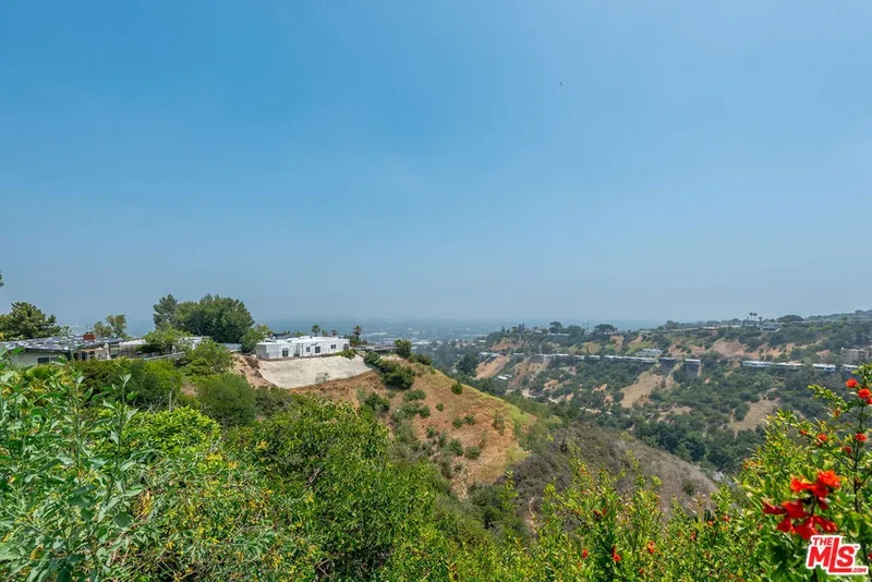 14652 Deervale Place, Los Angeles, California, United States. - Photo 39