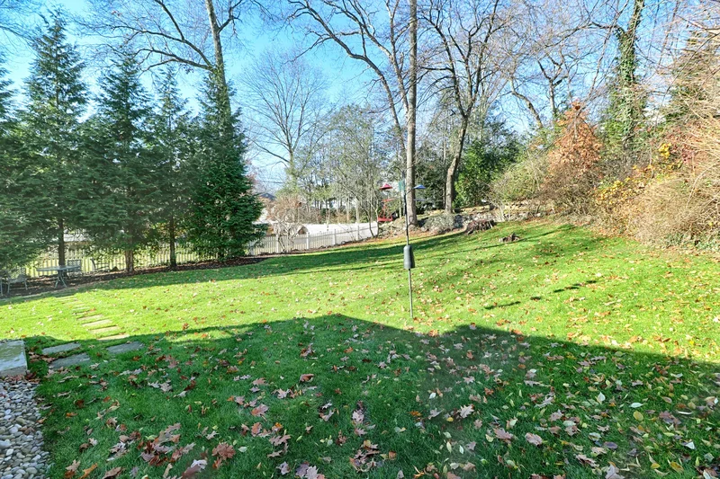 30 Falmouth Road, Fairfield, CT 06825, Fairfield, Connecticut, United States. - Photo 32
