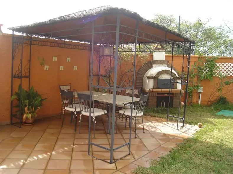 Exterior photo 6