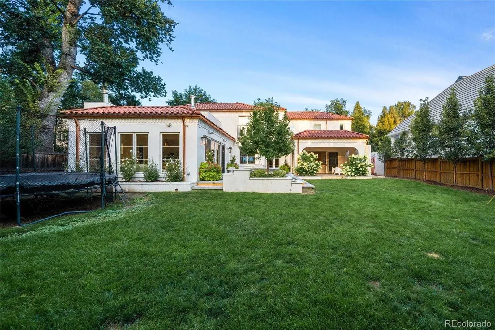 Exterior photo 9