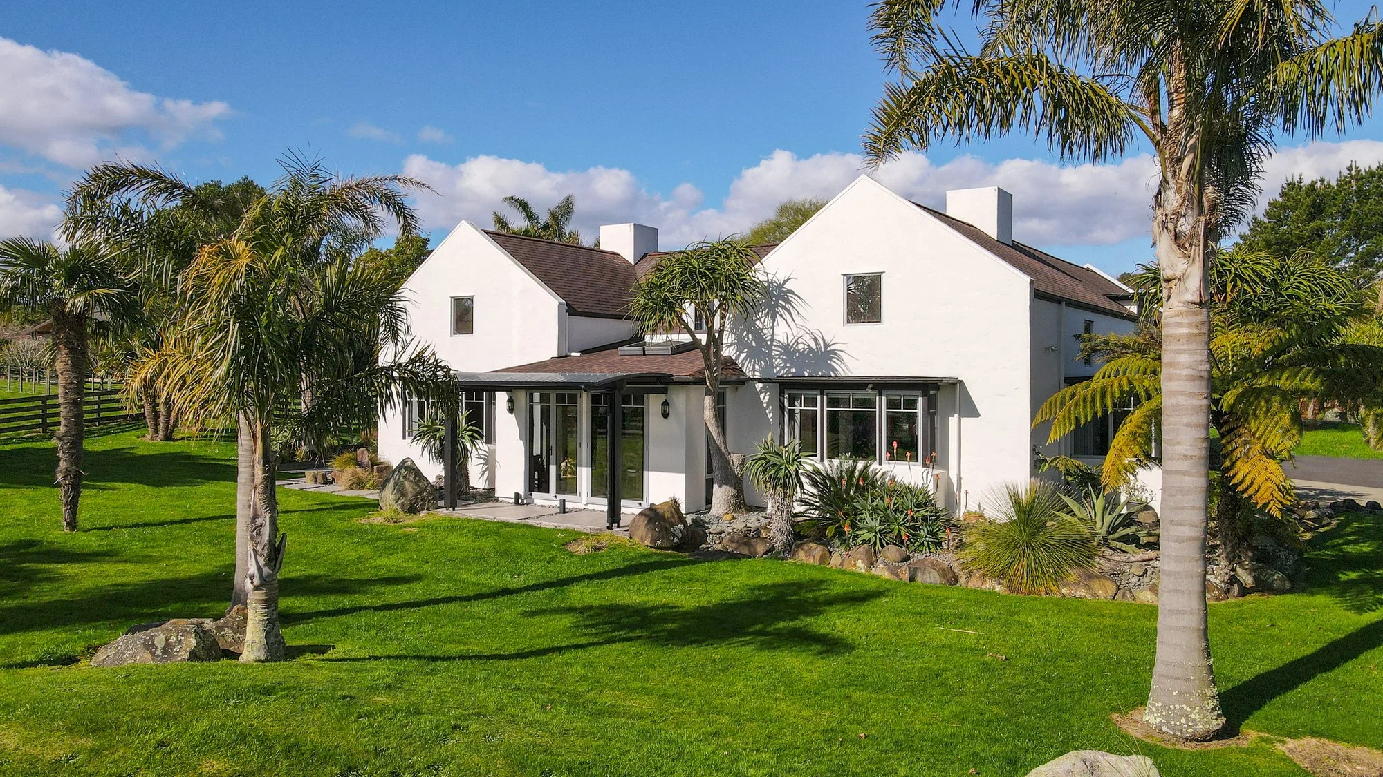 Exterior photo 2