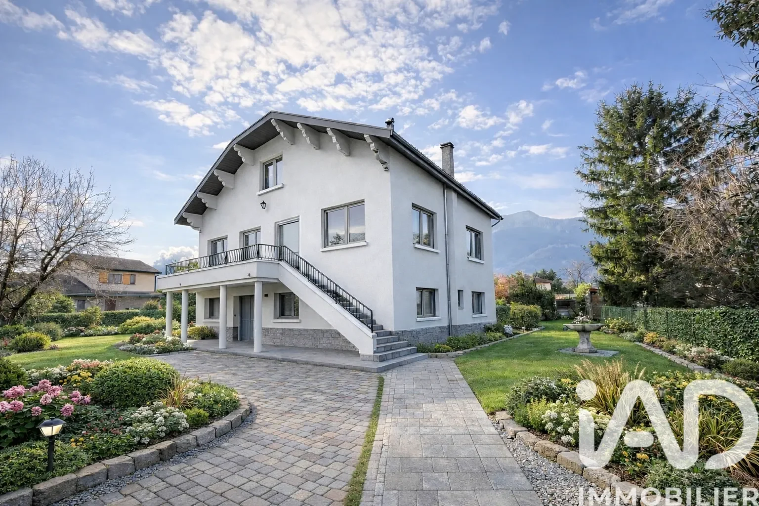 Exterior photo 3
