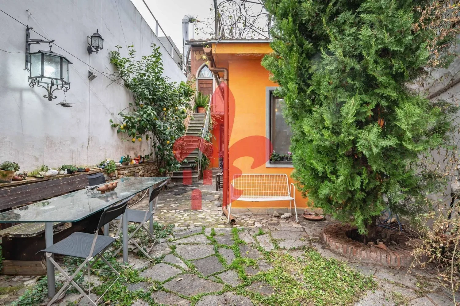 Exterior photo 7