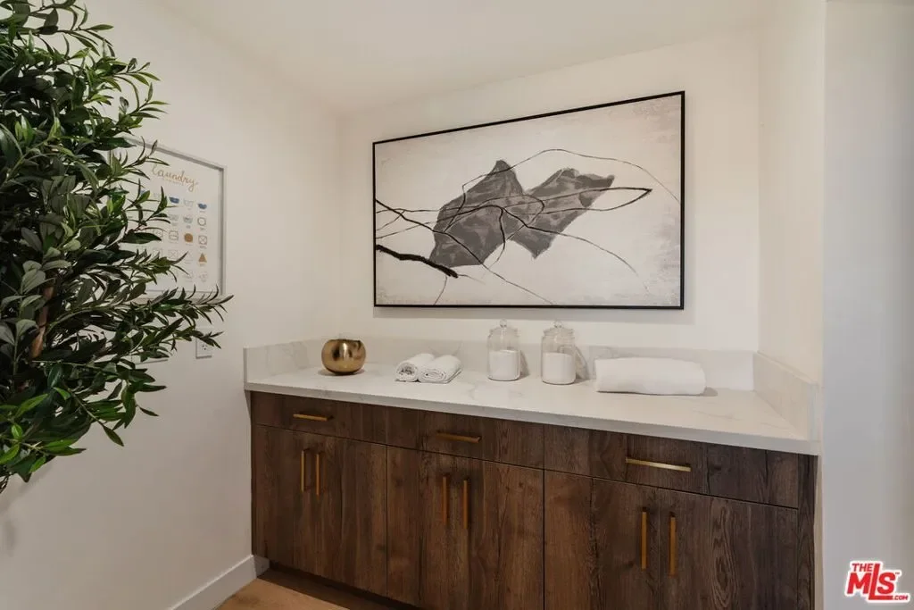 1648 Summitridge Drive, Beverly Hills, California, United States. - Photo 25