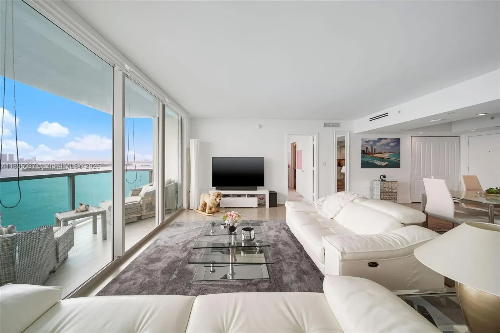 650 West Ave 2107, Miami Beach, Florida, United States. - Photo 1