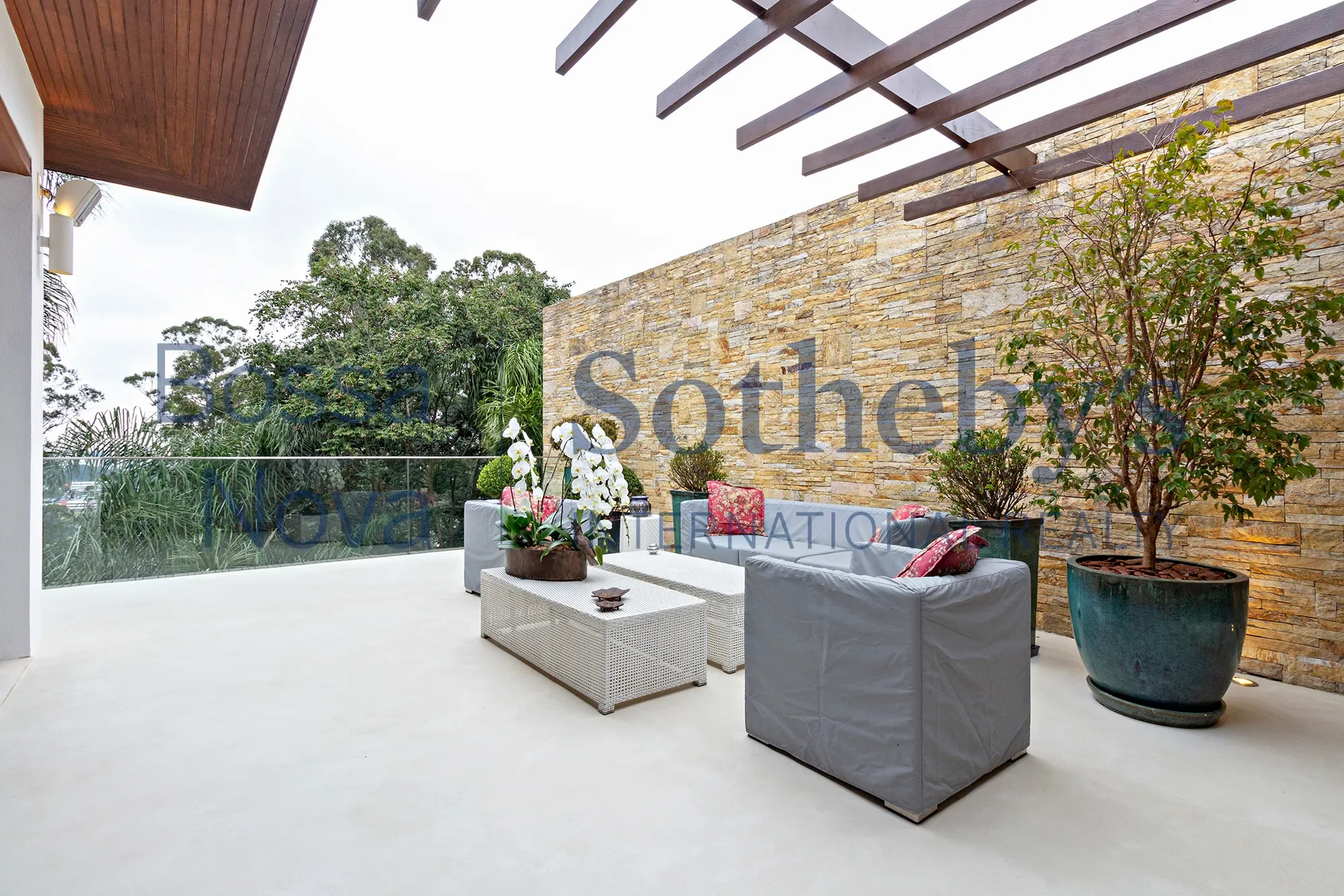 Exterior photo 7