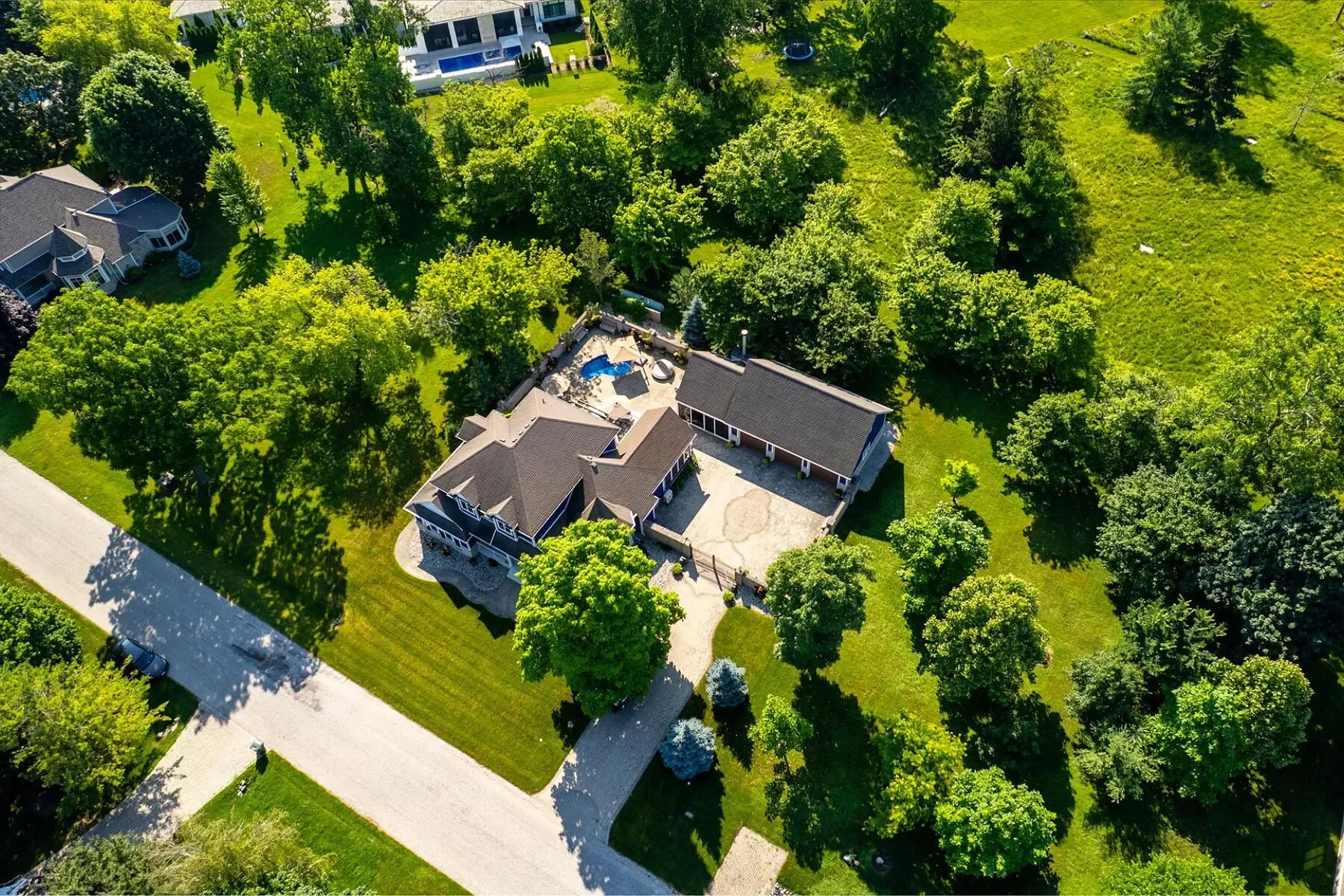 Exterior photo 4
