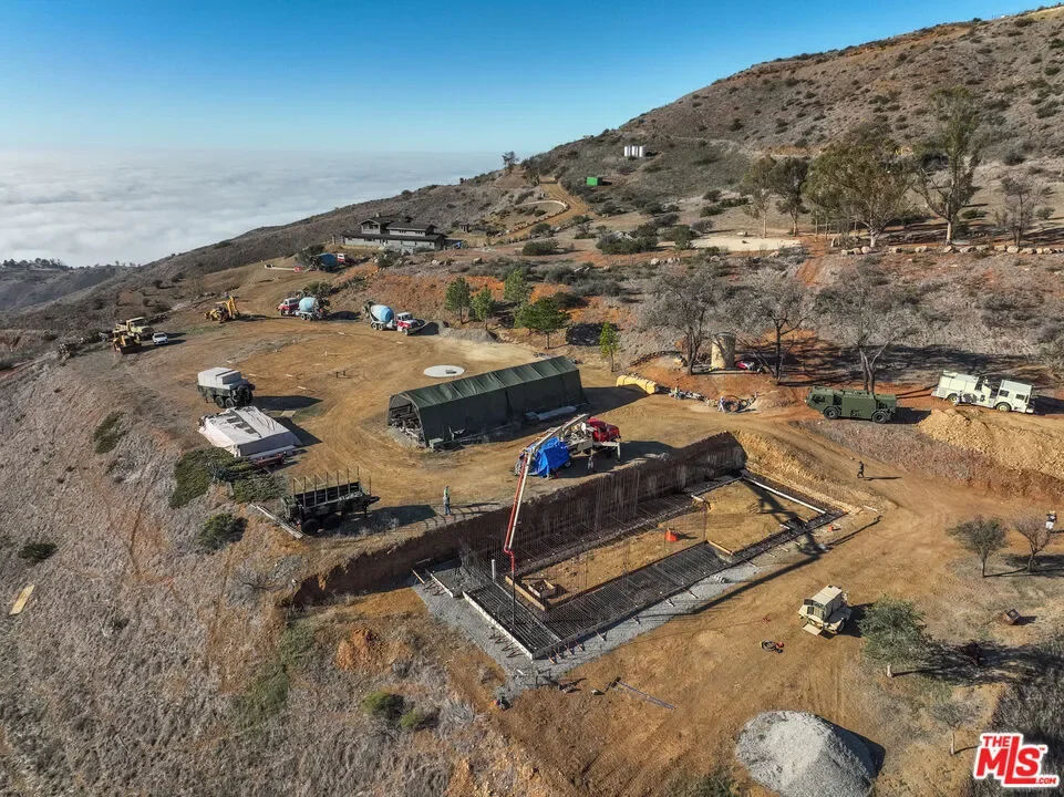 9950 COTHARIN Road, Malibu, California, United States. - Photo 21
