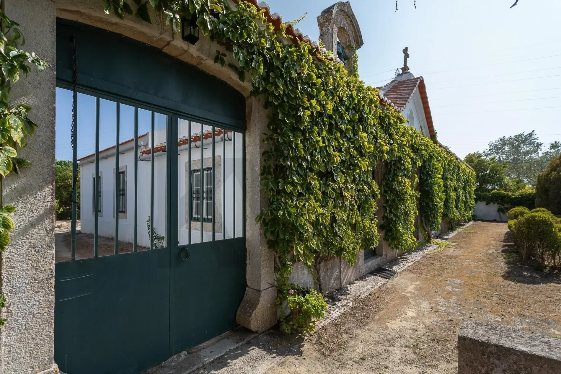 Exterior photo 7