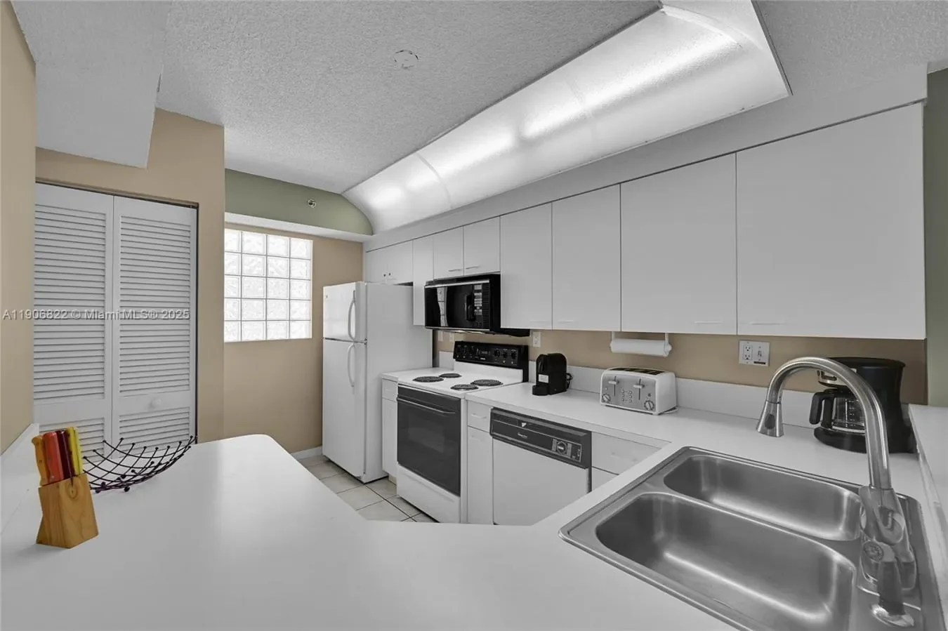 18260 N Bay Road , Sunny Isles FL 33160, Golden Beach, Florida, United States. - Photo 13