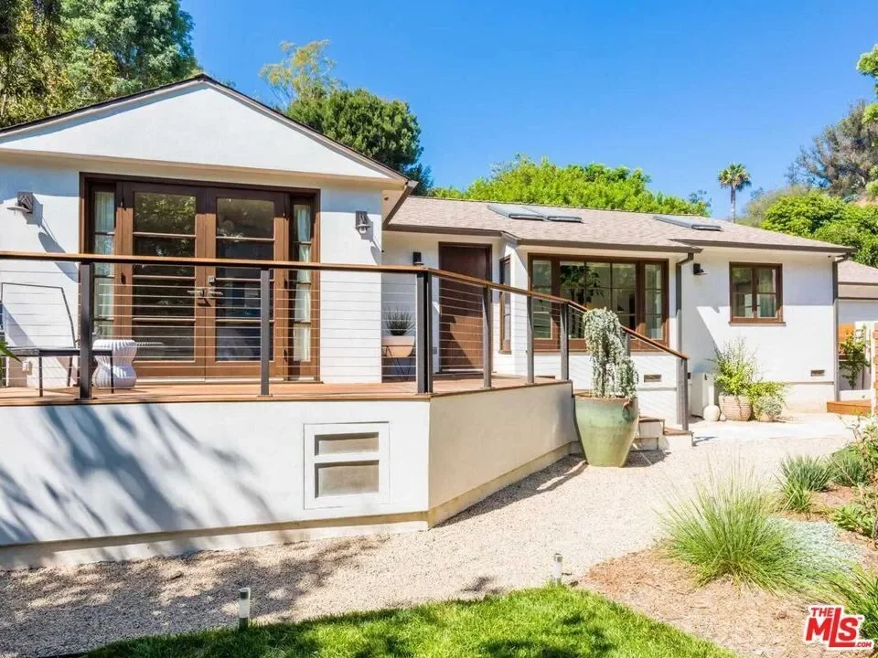 3279 Ledgewood Drive, Los Angeles, California, United States. - Photo 25