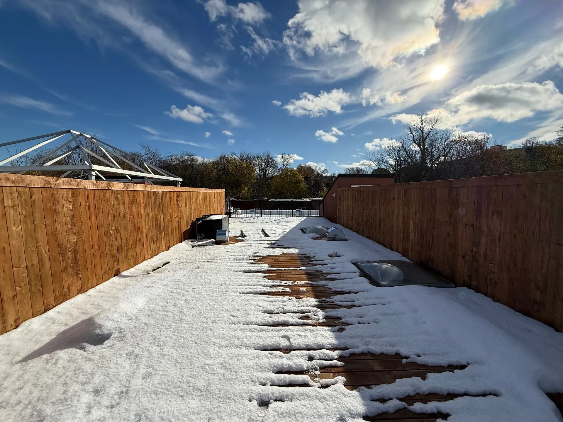 Exterior photo 2