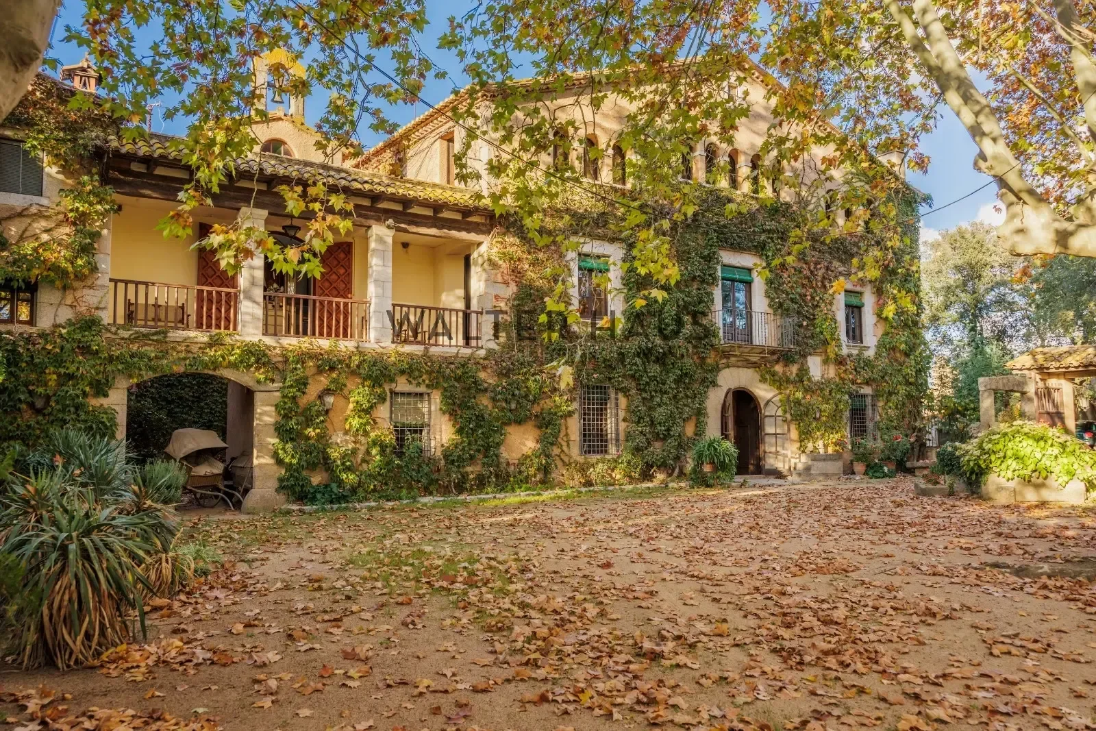 Exterior photo 8