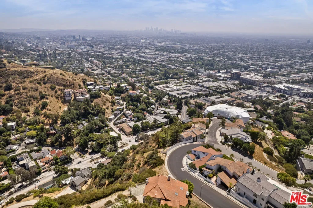 1842 N Crescent Heights Boulevard, Los Angeles, California, United States. - Photo 27