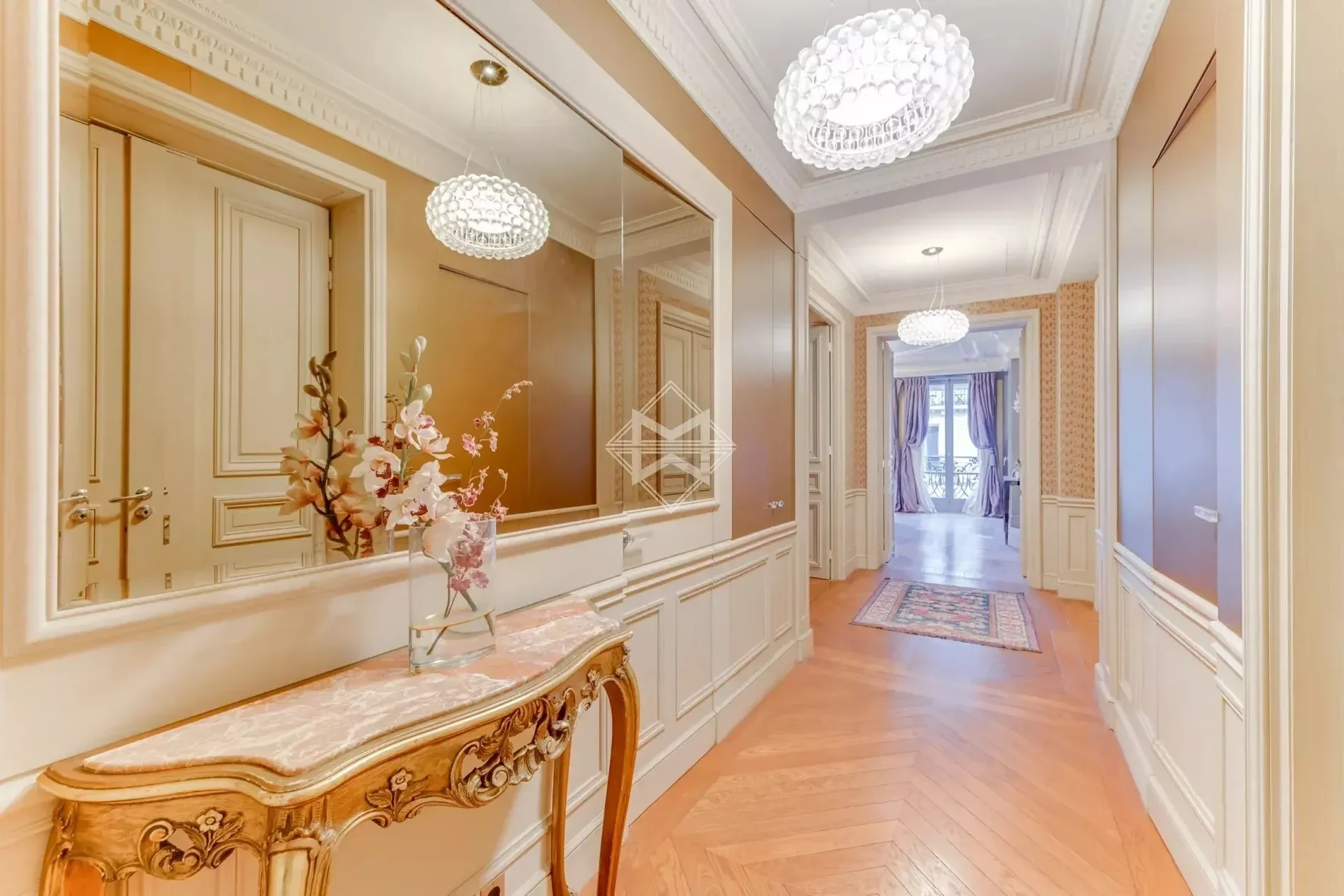 Beautiful apartment in the Golden Triangle - 8th arrondissement