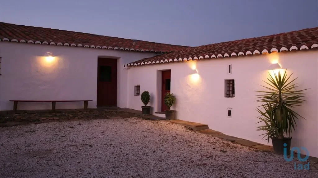Exterior photo 7
