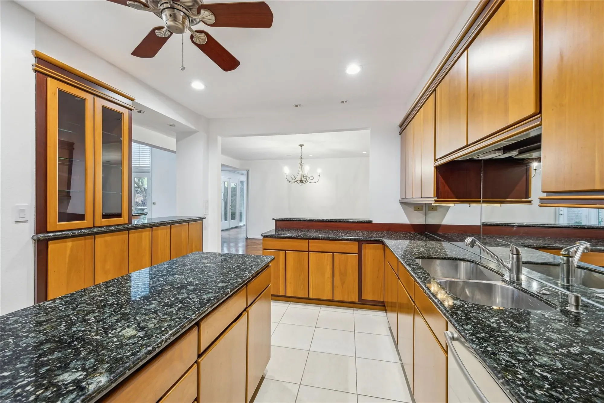 4 River Hollow Lane, Houston, Texas, United States. - Photo 19