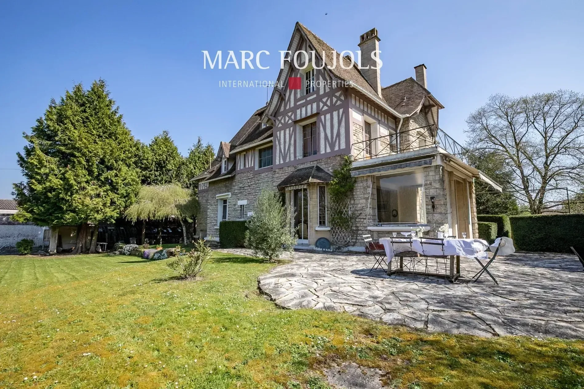 Exterior photo 3