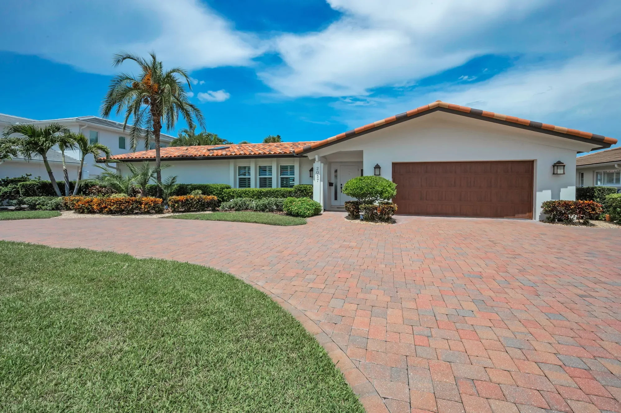 Exterior photo 4