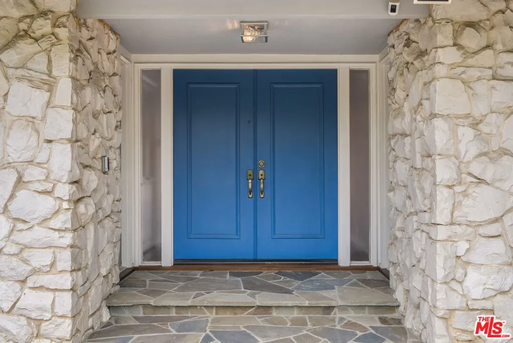 15901 High Knoll Road, Los Angeles, California, United States. - Photo 19