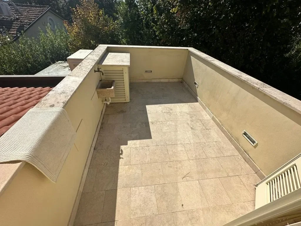 Exterior photo 7