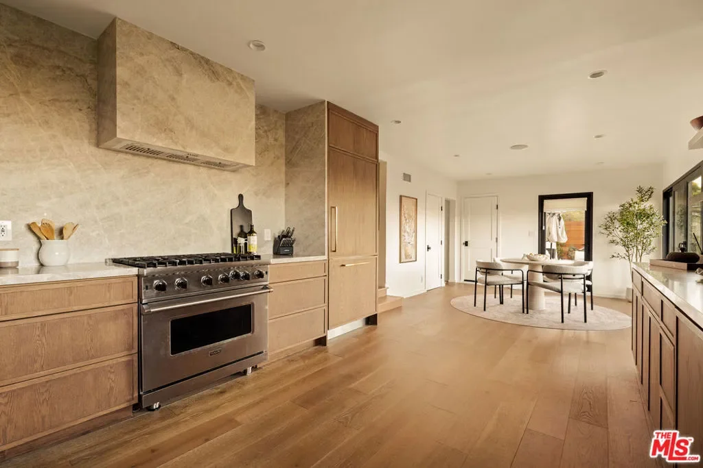 8620 Skyline Drive, Los Angeles, California, United States. - Photo 16