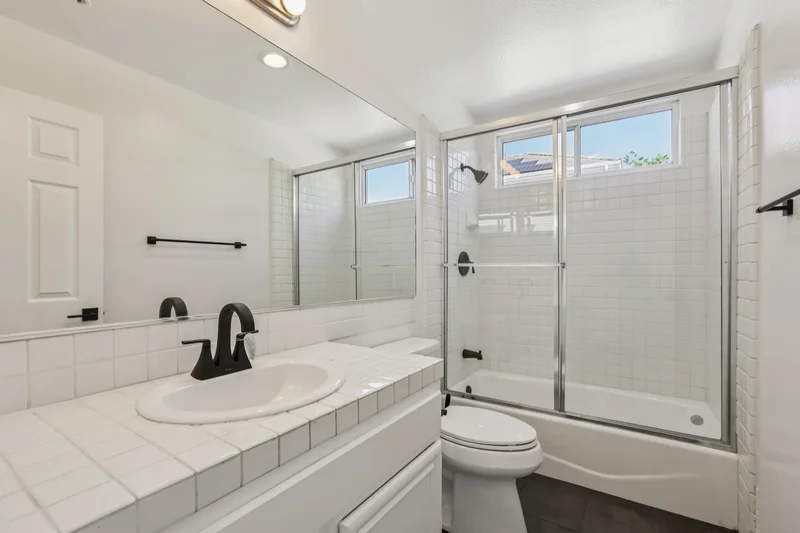 6233 Penfield Avenue , Los Angeles, CA 91367, Los Angeles, California, United States. - Photo 25